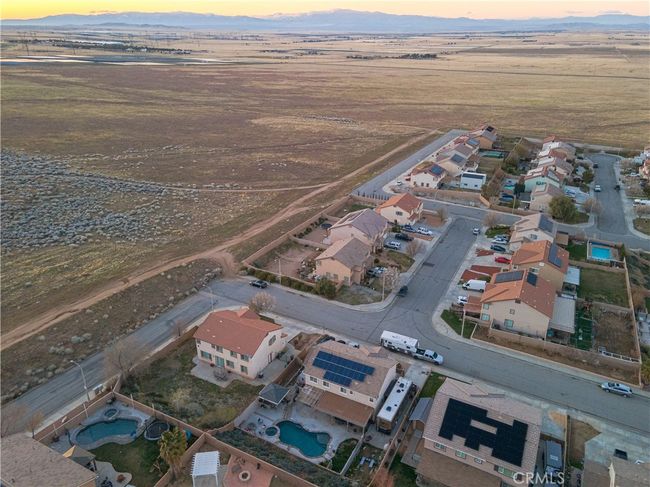 7556 W Avenue L11, House other with 5 bedrooms, 3 bathrooms and 2 parking in Lancaster CA | Image 29