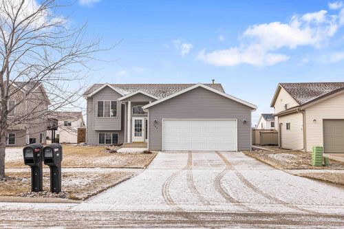 989 39th Ave W, West Fargo, ND, 58078-8152 | Card Image