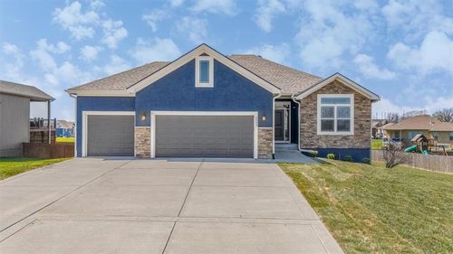 6992 141st St, Basehor, KS, 66007-5291 | Card Image