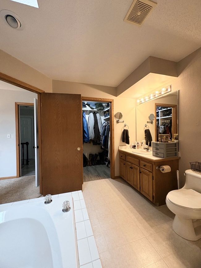 1332 Deer Creek Dr, House other with 3 bedrooms, 3 bathrooms and 3 parking in Humboldt IA | Image 9