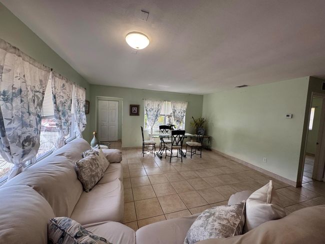 609 4 Th Pl Sw, House other with 2 bedrooms, 1 bathrooms and null parking in Vero Beach FL | Image 4