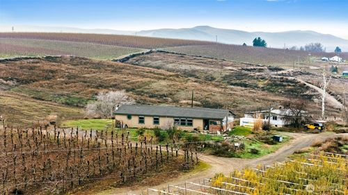 1351 Nass Rd, Granger, WA, 98932-9764 | Card Image