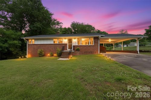 88 36th St Nw, Hickory, NC, 28601-5526 | Card Image