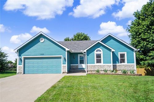 1003 Lisa Ct, Baldwin City, KS, 66006-4189 | Card Image