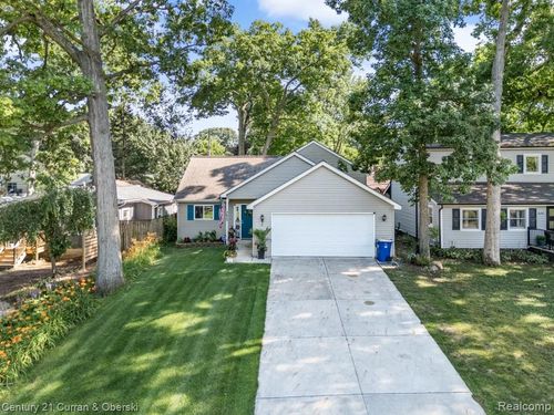 3633 Richmond St, Waterford, MI, 48328-1425 | Card Image