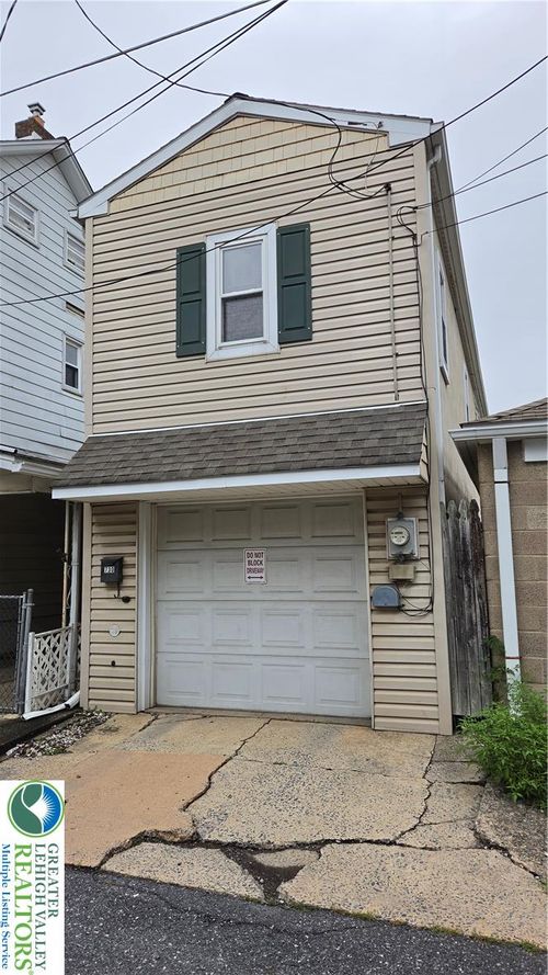 730 Crane St, CATASAUQUA, PA, 18032-2333 | Card Image