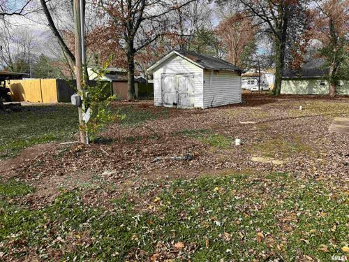 602 W 3rd St, Flora, IL, 62839-1208 | Card Image