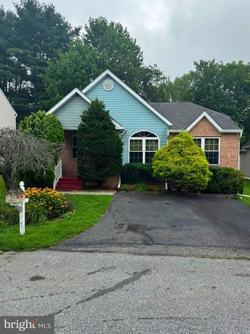 13 Colonial Ct, UPPER CHICHESTER, PA, 19061-2483 | Card Image