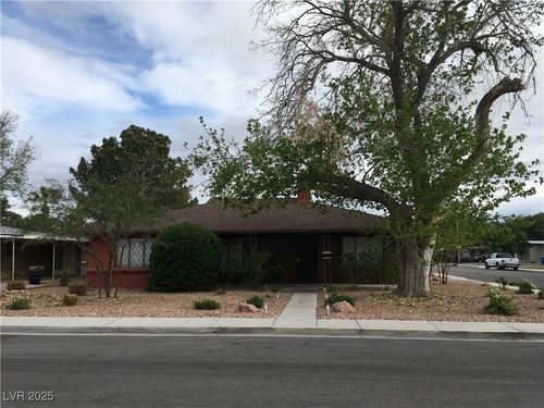 821 Griffith Ave, Las Vegas, NV, 89104-1651 | Card Image
