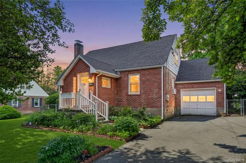 239 Leslie Ave, New Windsor, NY, 12553-7330 | Card Image