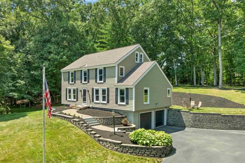 47 White Plains Ave, Londonderry, NH, 03053-4616 | Card Image
