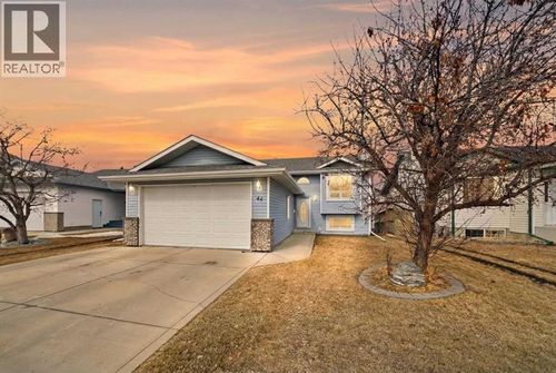 44 Duval Close, Red Deer, AB, T4R2Y7 | Card Image