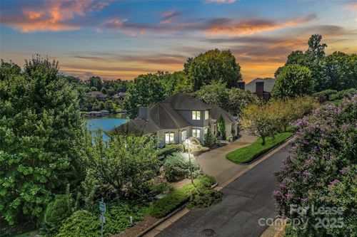 271 44th Avenue Cir Nw, Hickory, NC, 28601-9016 | Card Image