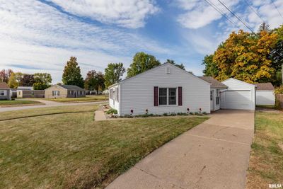 1223 37 Th Street Court, House other with 3 bedrooms, 1 bathrooms and null parking in Moline IL | Image 2