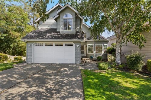 900 Mystic Dr, Grants Pass, OR, 97527-4956 | Card Image