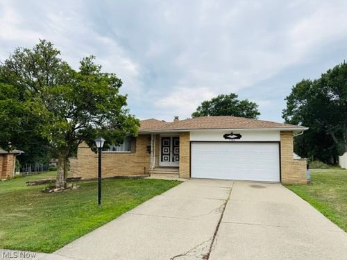 7586 S Tamarack Dr, Parma, OH, 44134-6225 | Card Image