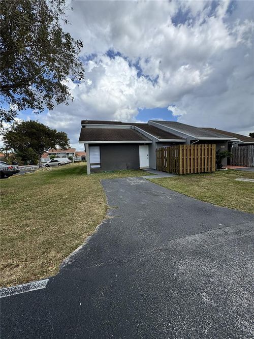 8341-8341 Sw 148th Pl, Miami, FL, 33193-1575 | Card Image