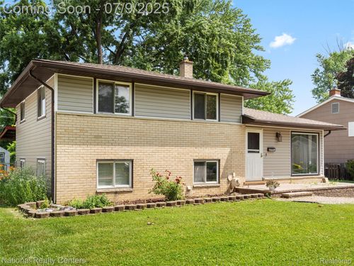 2553 Koper Dr, Sterling Heights, MI, 48310-5238 | Card Image