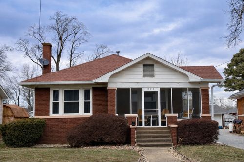 305 W 5th St, Benton, IL, 62812-1217 | Card Image