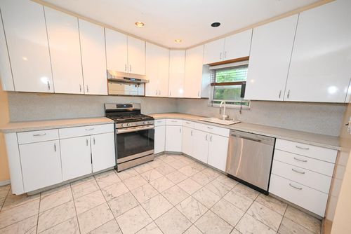 1078 Hancock Ave, Franklin Square, NY, 11010-2108 | Card Image