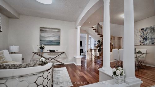 73 Snowdon Cir, Unionville, ON, L3P7S5 | Card Image