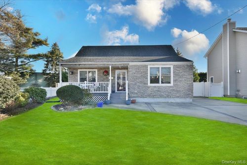 24 Arlyn Drive E, Oyster Bay, NY, 11758 | Card Image