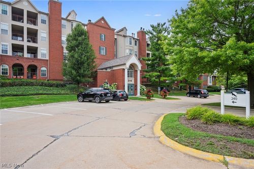 403-240 Fox Hollow Dr., Mayfield Heights, OH, 44124 | Card Image