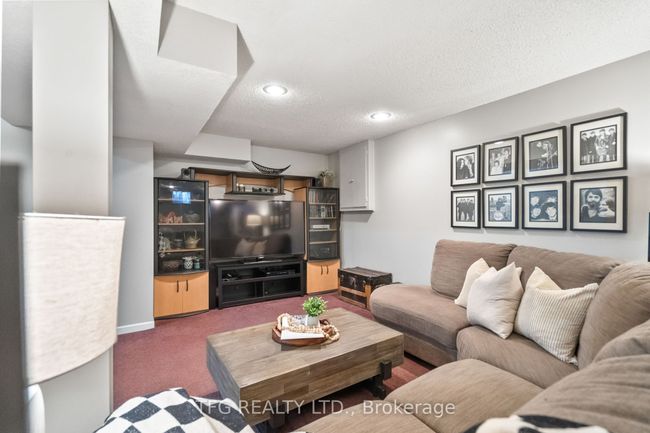 1272 Maple Ridge Dr, House other with 5 bedrooms, 4 bathrooms and 2 parking in Pickering ON | Image 27