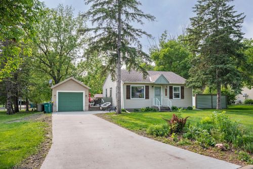 2020 7th St Sw, Willmar, MN, 56201-5122 | Card Image