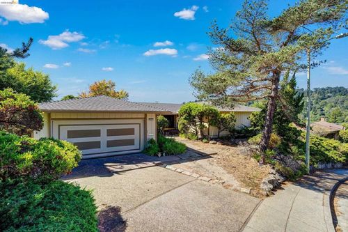 5861 Balmoral Dr, Oakland, CA, 94619-2438 | Card Image