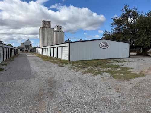 106 S Carnegie St, Carnegie, OK, 73015 | Card Image