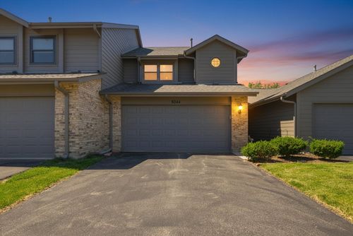 8044 Wildwood Lane, Darien, IL, 60561 | Card Image