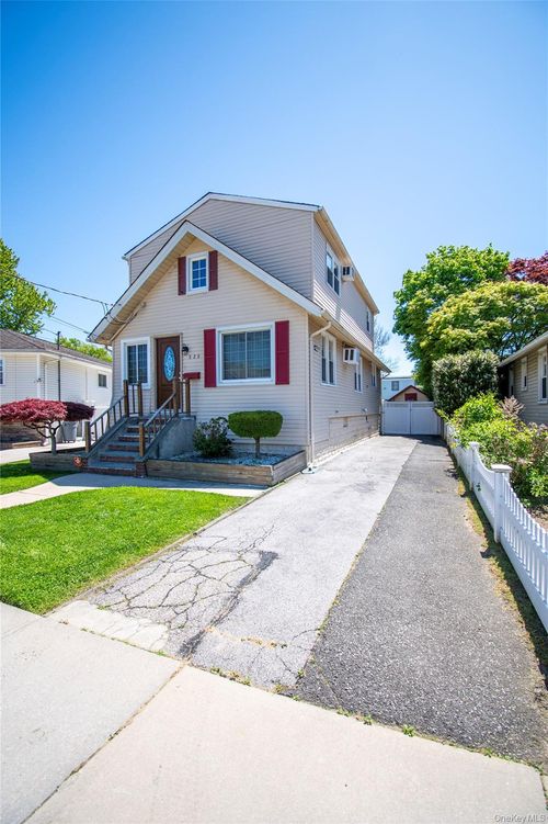 828 Jefferson Street, Hempstead, NY, 11510 | Card Image