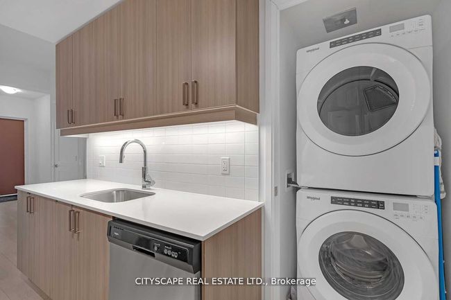 TH-27 - 1030 Portage Pky, Condo with 4 bedrooms, 2 bathrooms and 1 parking in Vaughan ON | Image 5