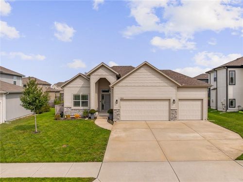 28414 162nd St, Gardner, KS, 66030-8548 | Card Image