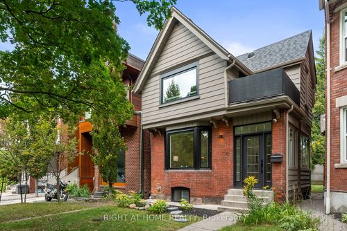 46 Hewitt Ave, Toronto, ON, M6R1Y3 | Card Image