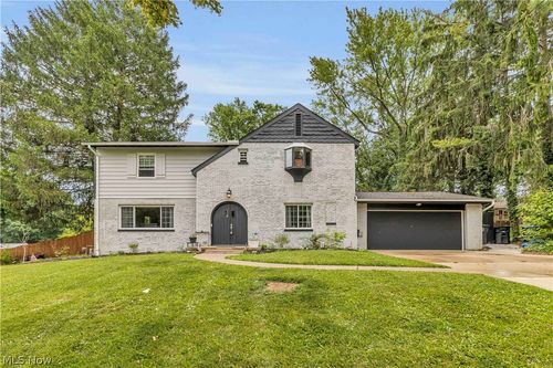 607 Castle Blvd, Akron, OH, 44313-5770 | Card Image