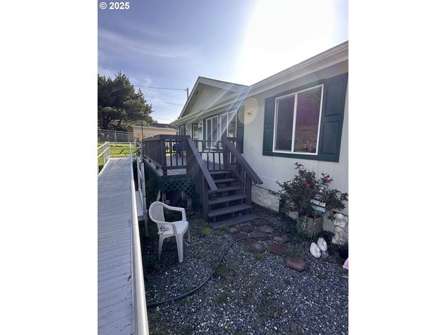 34112 Ophir Rd, House other with 3 bedrooms, 2 bathrooms and 2 parking in Gold Beach OR | Image 5