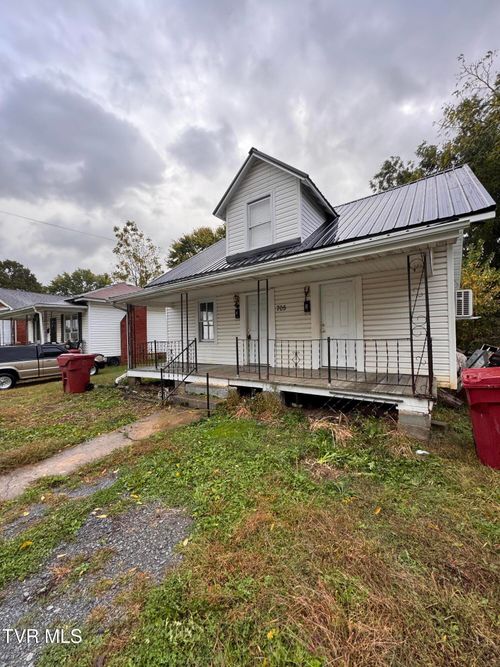 705 Lehigh St, Johnson City, TN, 37604-5494 | Card Image