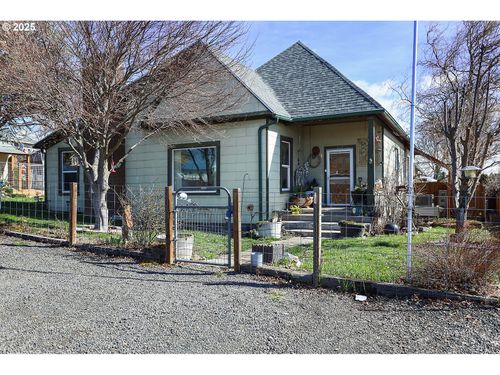 552 Ne Williams St, Dufur, OR, 97021-3235 | Card Image