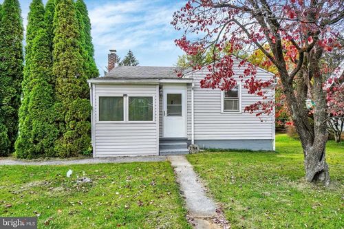 268 N Main St, Manchester, PA, 17345-1524 | Card Image