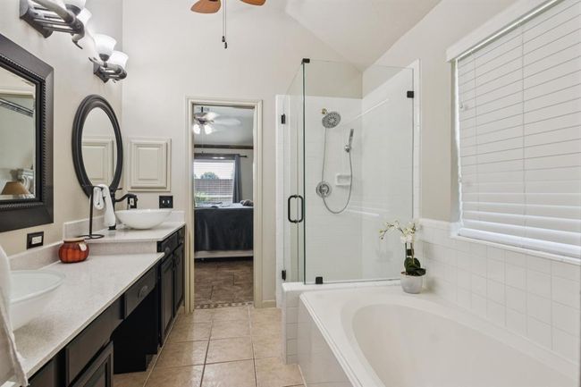 Large soaking tub and separate shower. | Image 25