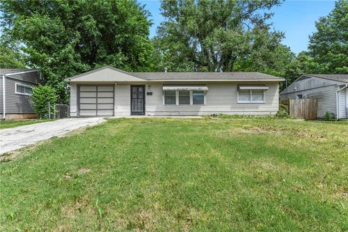 10719 Cambridge Ave, Kansas City, MO, 64134-2746 | Card Image