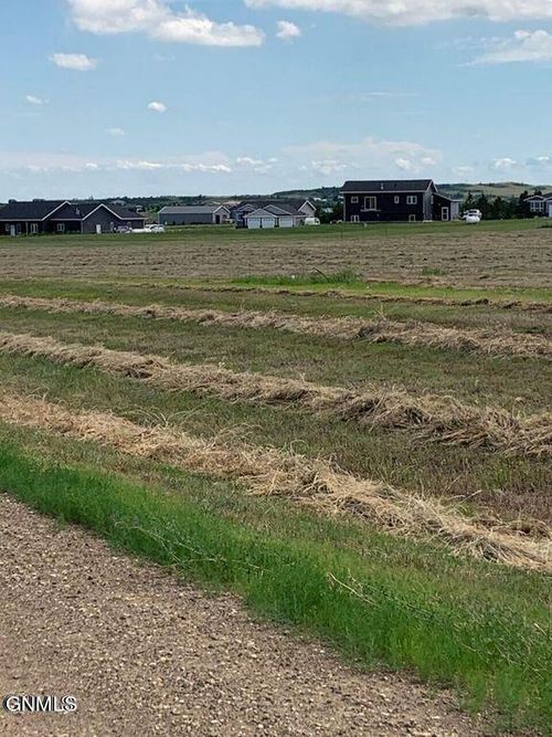 3 Spaniel Road, Mandan, ND, 58554 | Card Image