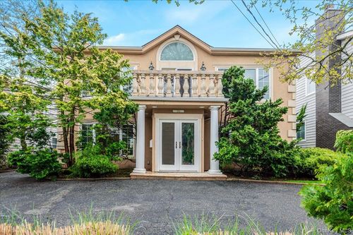 1701 Bay Blvd, Atlantic Beach, NY, 11509-1504 | Card Image