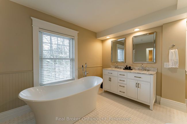 233 4 Th St E, House other with 3 bedrooms, 3 bathrooms and 4 parking in Owen Sound ON | Image 26