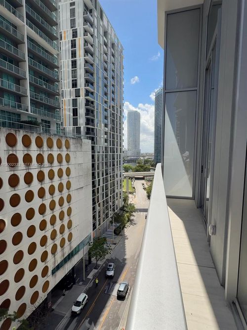 1010-77 Se 5th St, Miami, FL, 33131-2507 | Card Image