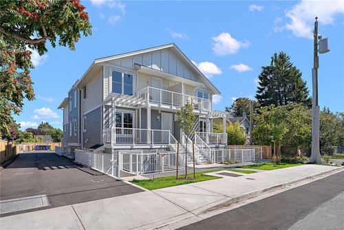 302-483 South Joffre St, Esquimalt, BC, V9A6C7 | Card Image