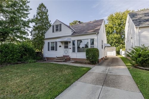 24731 Farringdon Ave, Euclid, OH, 44123-1412 | Card Image