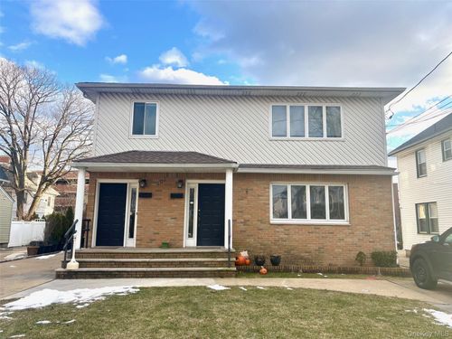 225 Cleveland Ave, Mineola, NY, 11501-2585 | Card Image